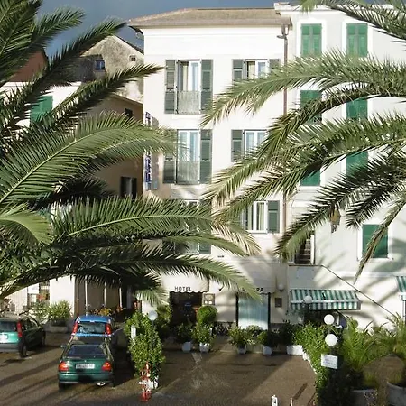 Riviera ホテル