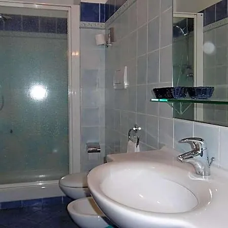 Ξενοδοχείο Riviera 3*