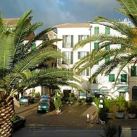 Riviera 3*