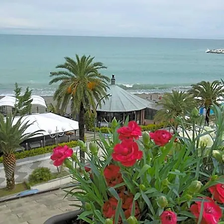 Ξενοδοχείο Riviera 3*