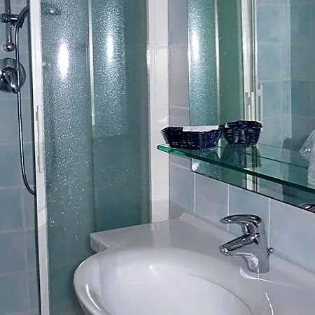 Ξενοδοχείο Riviera 3*