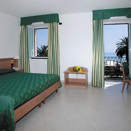 Riviera Hotel 3*