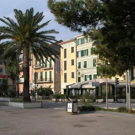 Riviera 3*